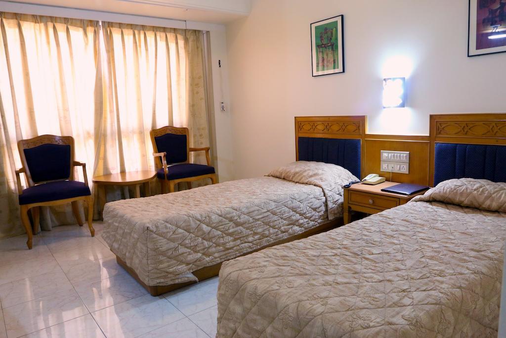 The Ambassador Hotel Pune Habitación foto