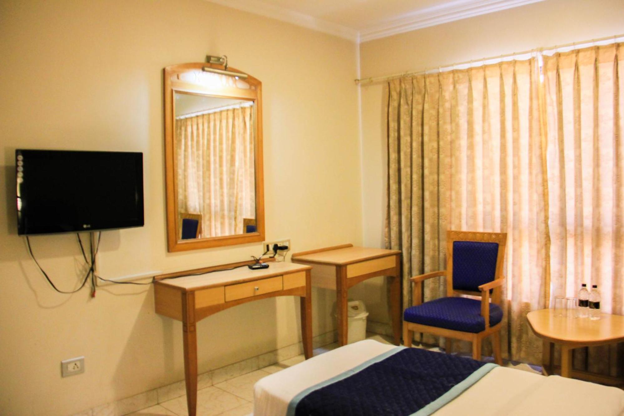 The Ambassador Hotel Pune Exterior foto